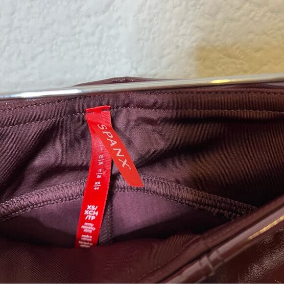 Spanx Faux Patent Leather Leggings Ruby Burgundy Glossy Womens Size XS - Picture 9 of 9